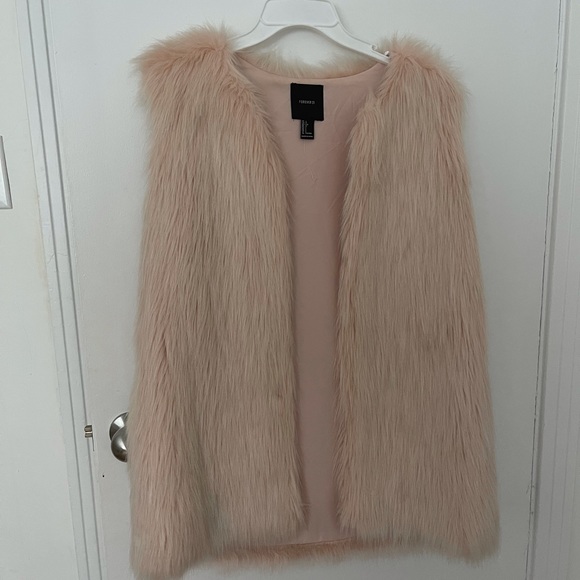 Faux fur vest. - Picture 1 of 2